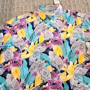 NEW TOMMY BAHAMA Hawaiian shirt.  Multi-colored.  Size Medium.